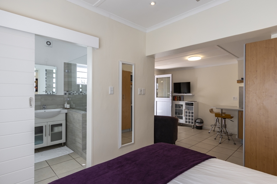 6 Bedroom Property for Sale in Roundhay Western Cape